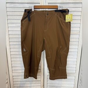 Novara NWT Women’s Flip Capri Bike Shorts Size XL